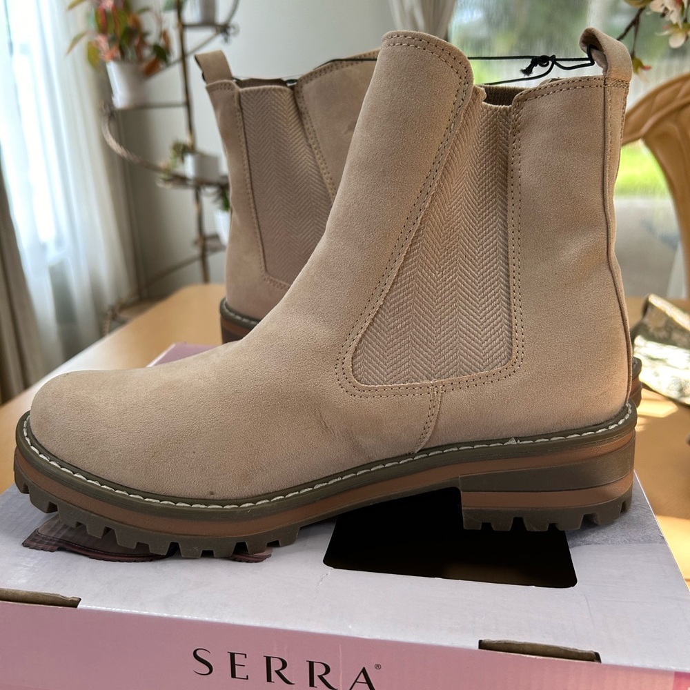 Ladies combat boots